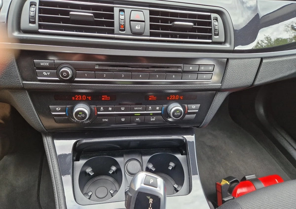 BMW Seria 5 cena 60500 przebieg: 139500, rok produkcji 2016 z Poznań małe 497